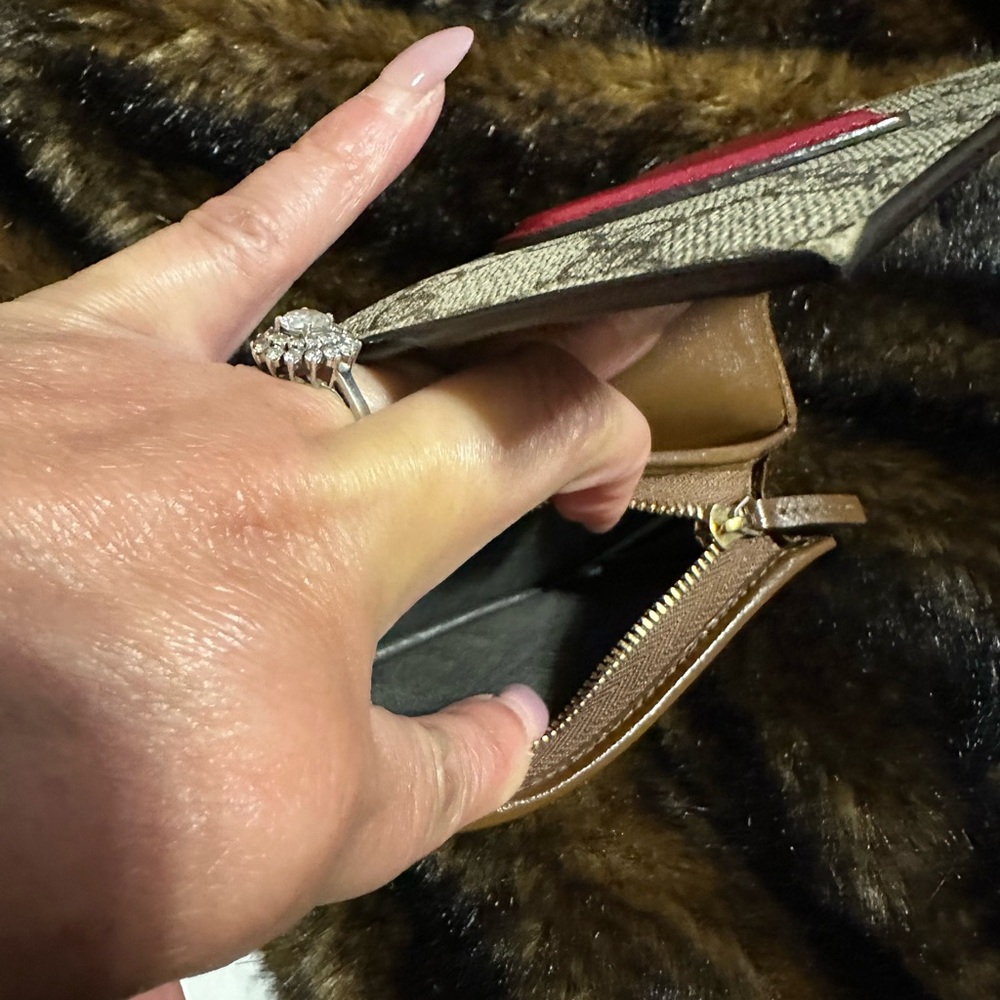 Gucci Heart Compact Wallet - Picture 8 of 8